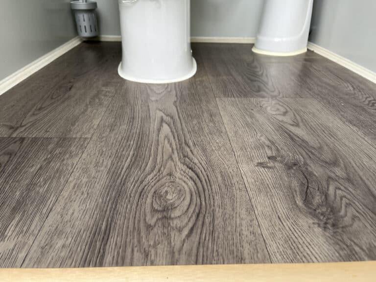 portable-restroom-floor